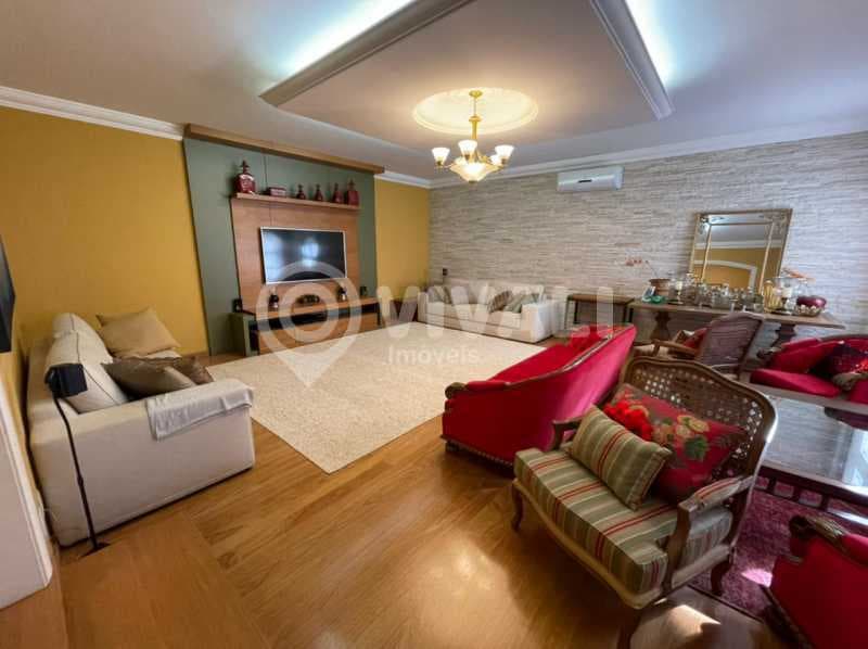 Casa em Condomínio com 5 suítes no Jardim Santa Rosa