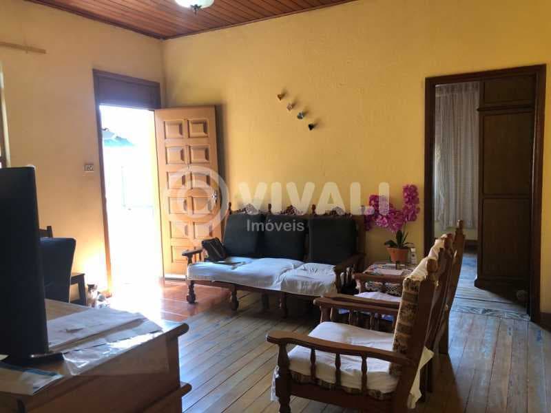 Casa de rua com 3 quartos no Vila Santa Clara