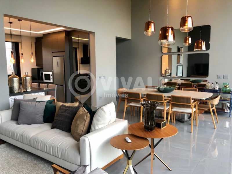 Casa em Condomínio com 3 suítes no Reserva Santa Rosa