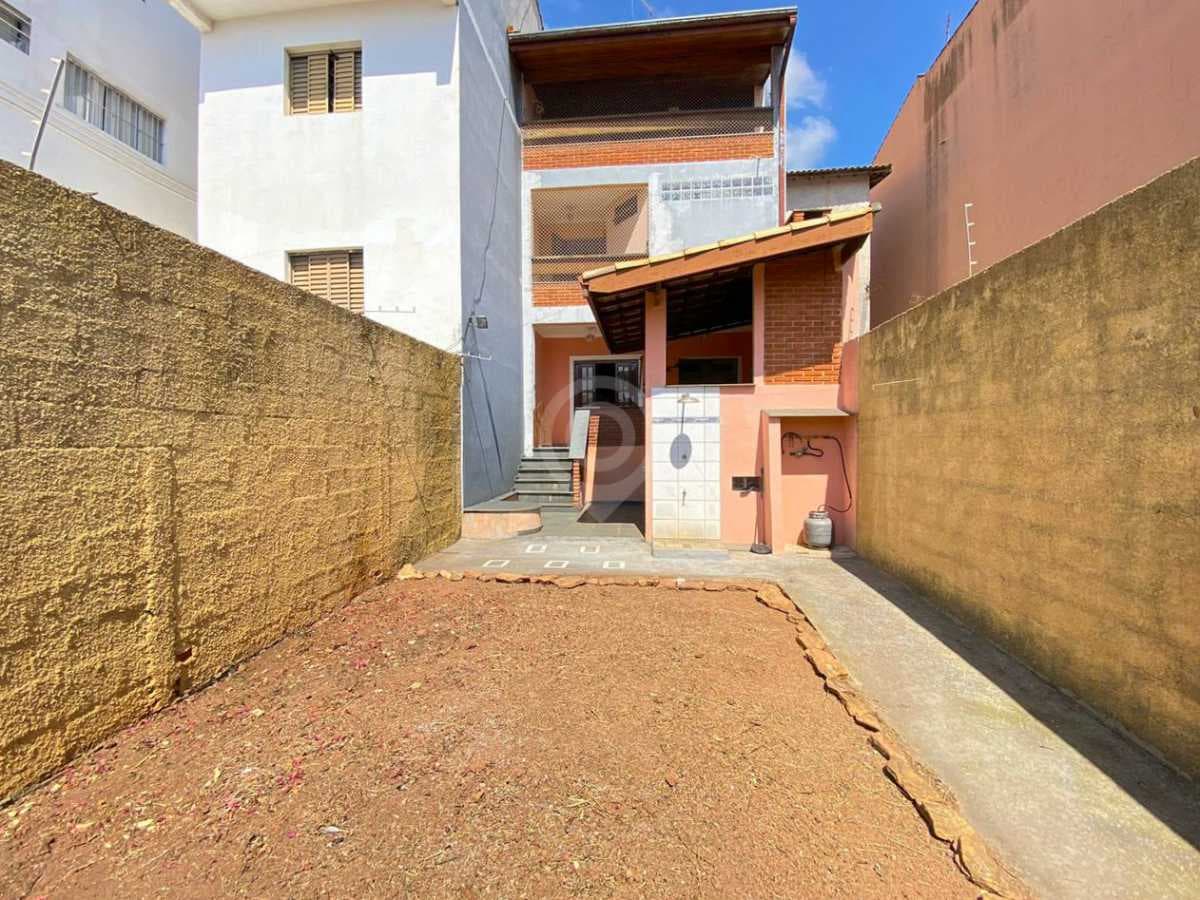 Casa de rua com 2 suítes no Jardim Ipê