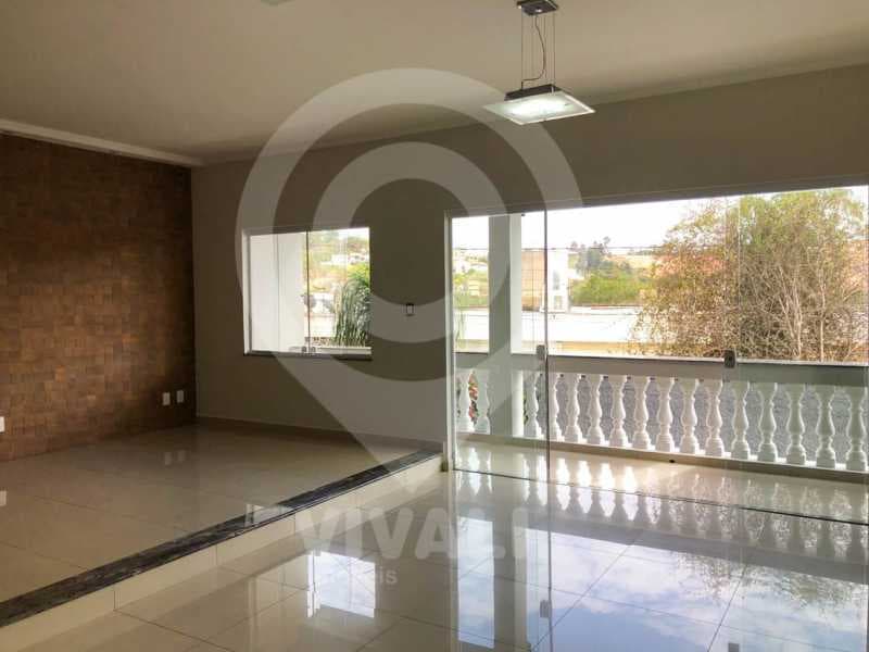 Casa de rua com 1 suíte no Jardim Ipê