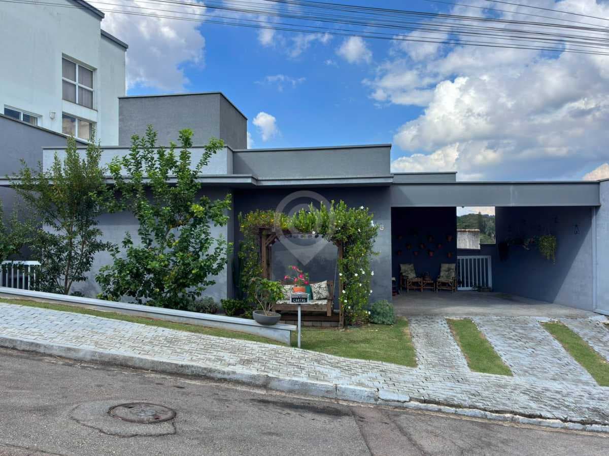 Casa em Condomínio com 3 suítes no Parque das Laranjeiras