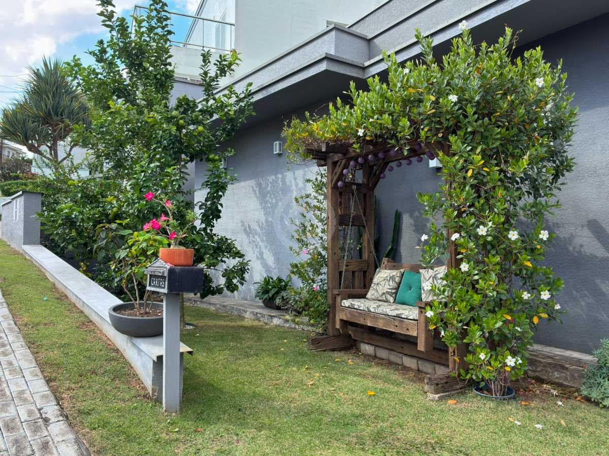 Casa em Condomínio com 3 suítes no Parque das Laranjeiras — foto 2