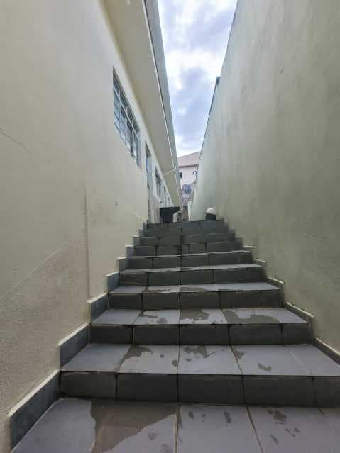 Casa de rua com 1 suíte no Parque San Francisco