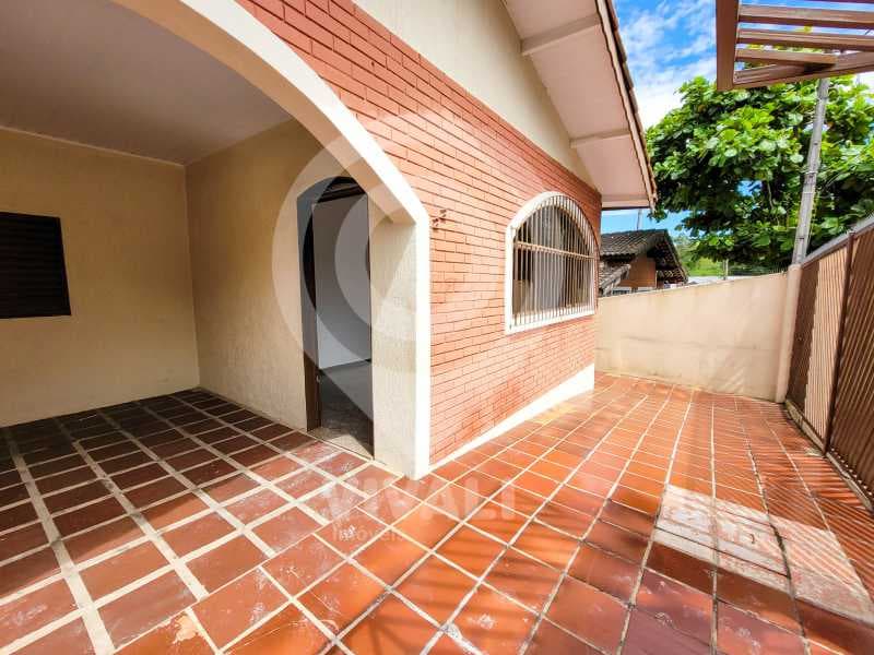 Casa de rua com 3 quartos no Jardim Ipê