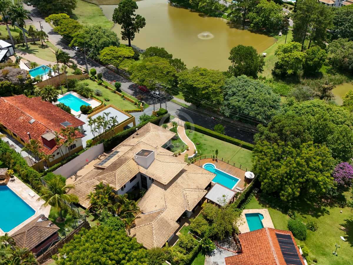 Casa em Condomínio com 5 suítes no Jardim Nossa Senhora das Graças