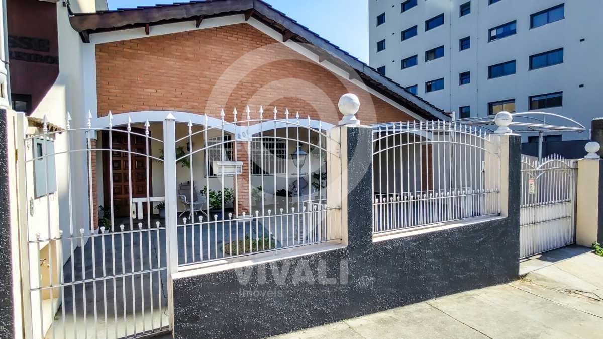 Casa de rua com 6 quartos no Vila Brasileira