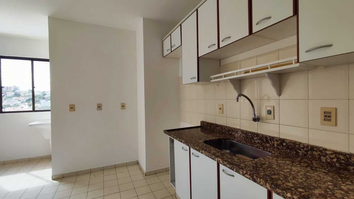 Apartamento com 3 quartos no Edifício Cortina Dampezzo