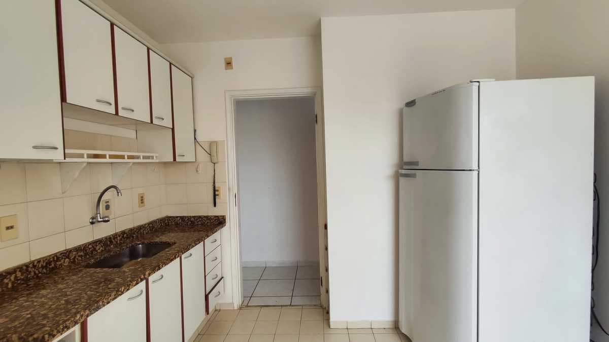 Apartamento com 3 quartos no Edifício Cortina Dampezzo — foto 2