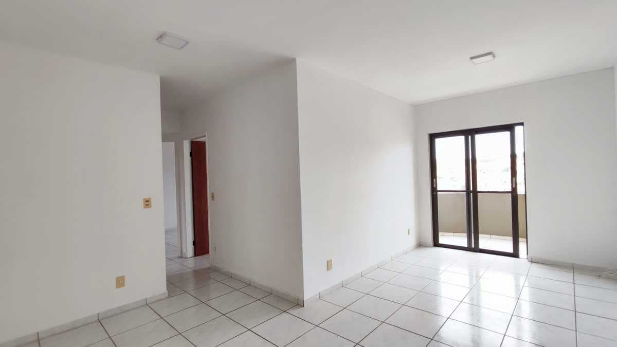 Apartamento com 3 quartos no Edifício Cortina Dampezzo — foto 3
