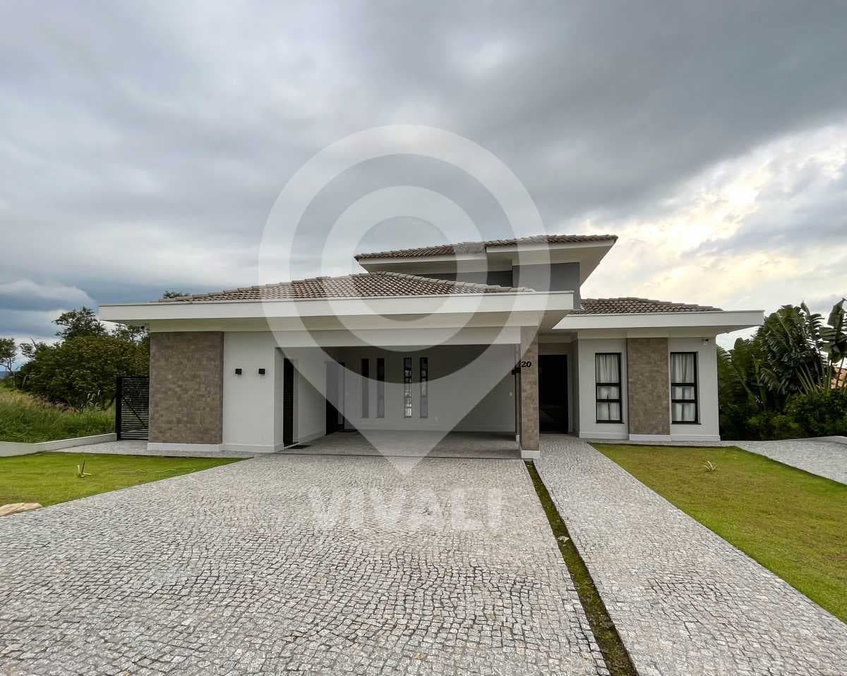Casa em Condomínio com 4 suítes no Condominio Village Das Palmeiras