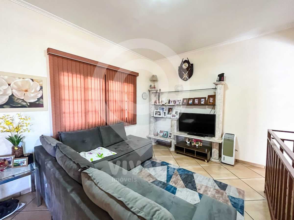 Casa de rua com 1 suíte no Jardim Tereza