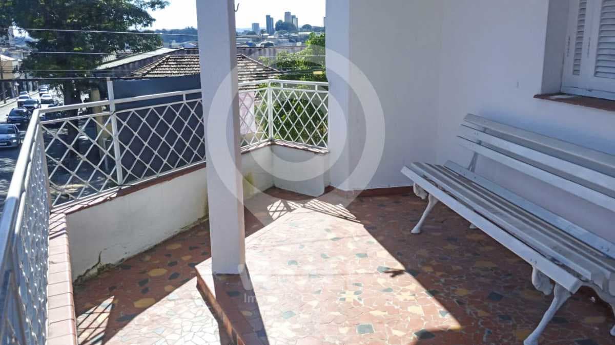 Casa de rua com 3 quartos no Vila Santa Clara