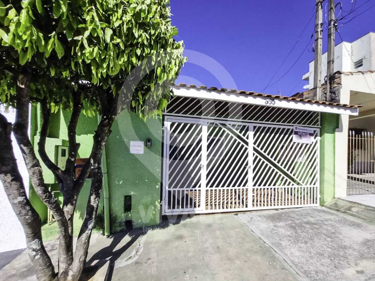 Casa de rua com 2 suítes no Parque San Francisco