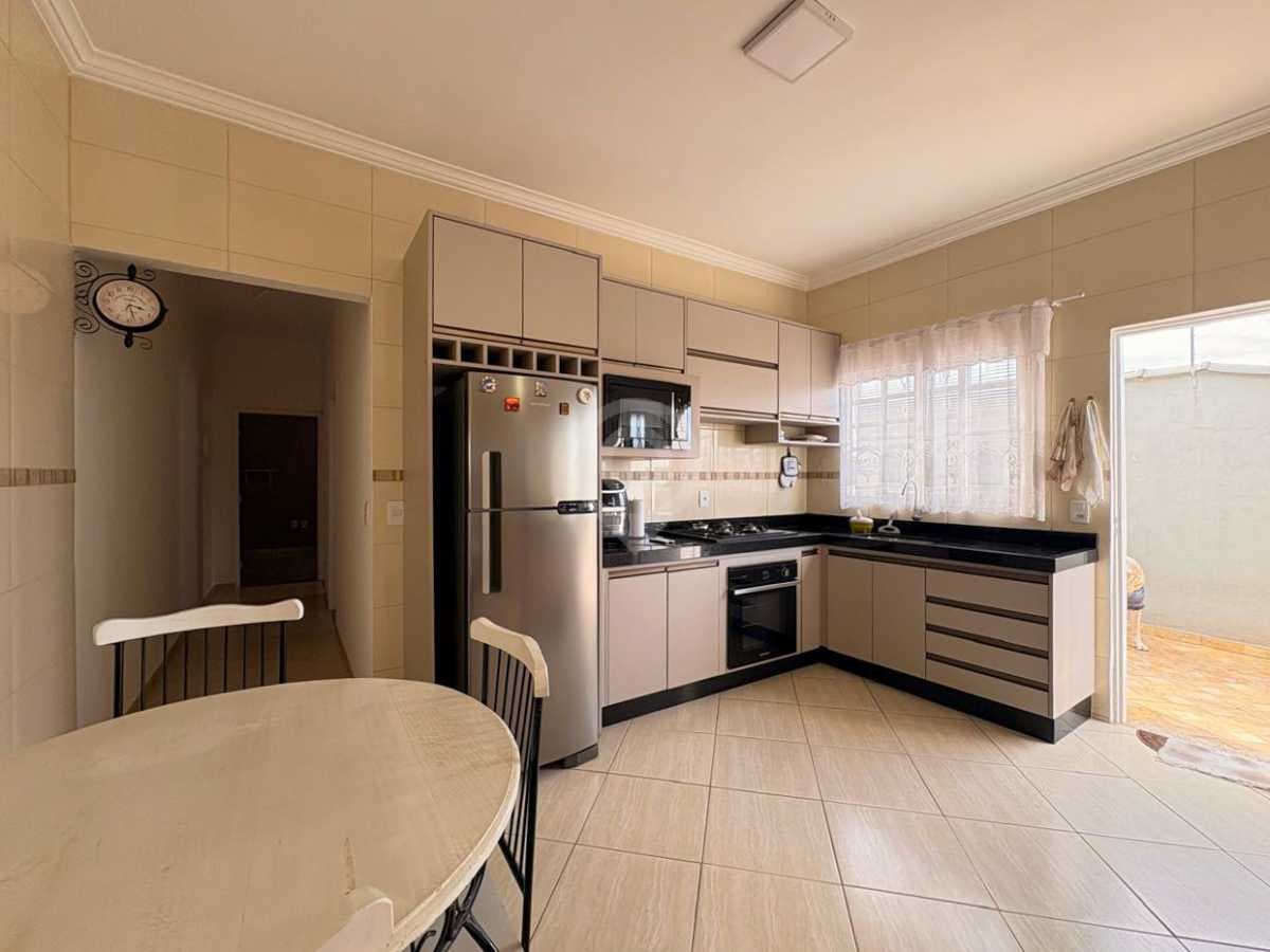 Casa de rua com 1 suíte no Loteamento Residencial Terra Nova — foto 2