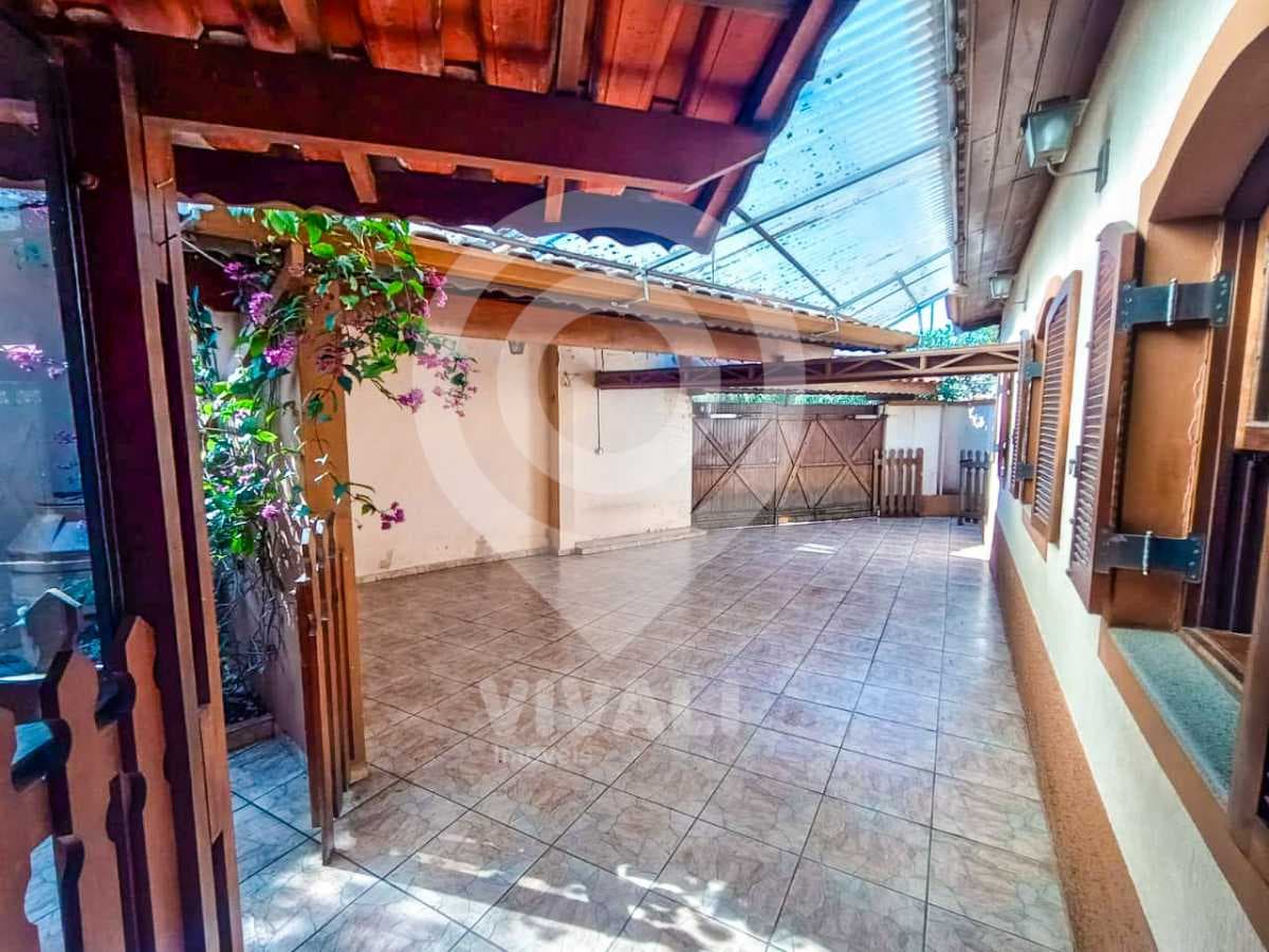 Casa de rua com 3 quartos no Vila Santa Clara