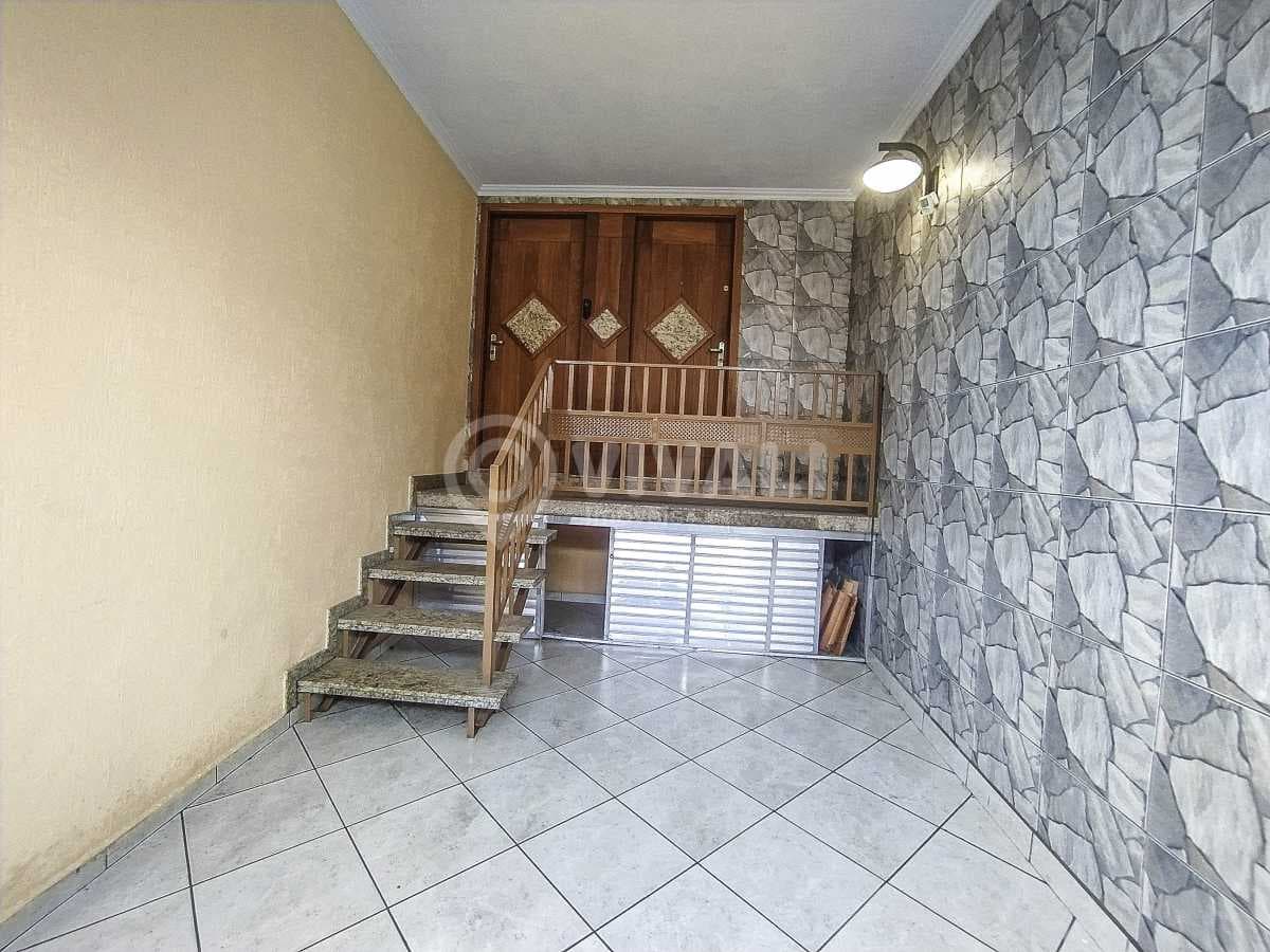 Casa de rua com 1 suíte no Jardim Coronel Peroba