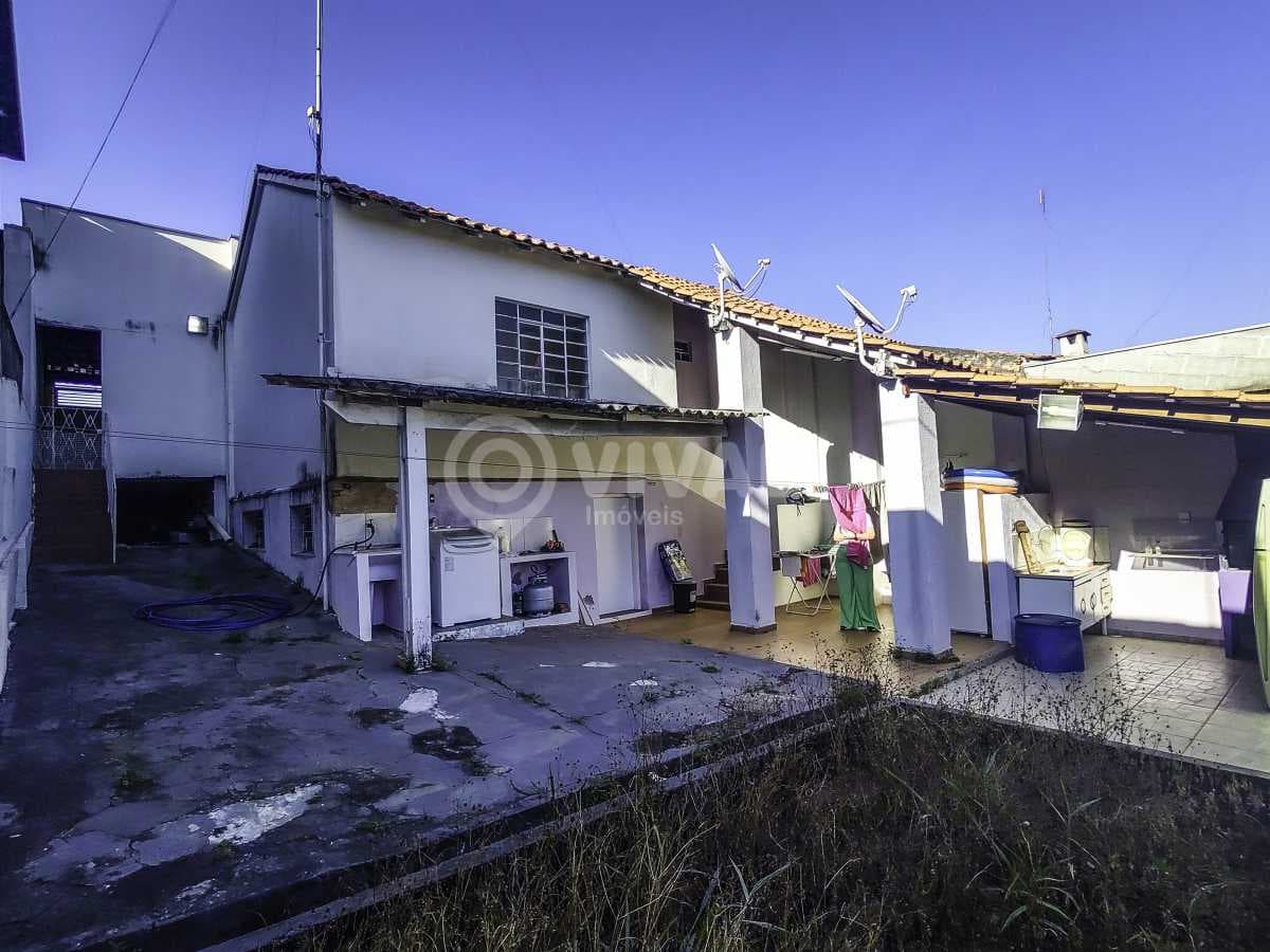 Casa de rua com 3 quartos no Vila Brasileira — foto 2