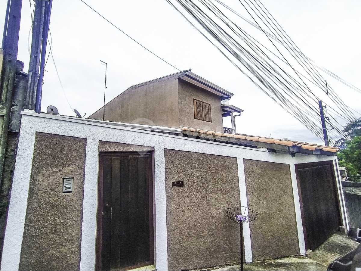 Casa de rua com 1 suíte no Jardim Nardin