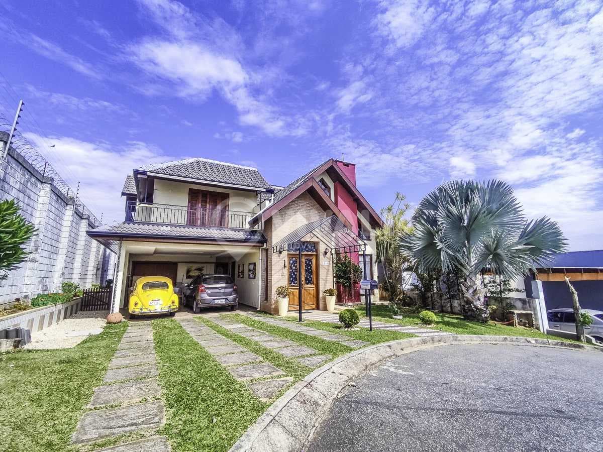 Casa em Condomínio com 3 suítes no Condomínio Itatiba Country Club