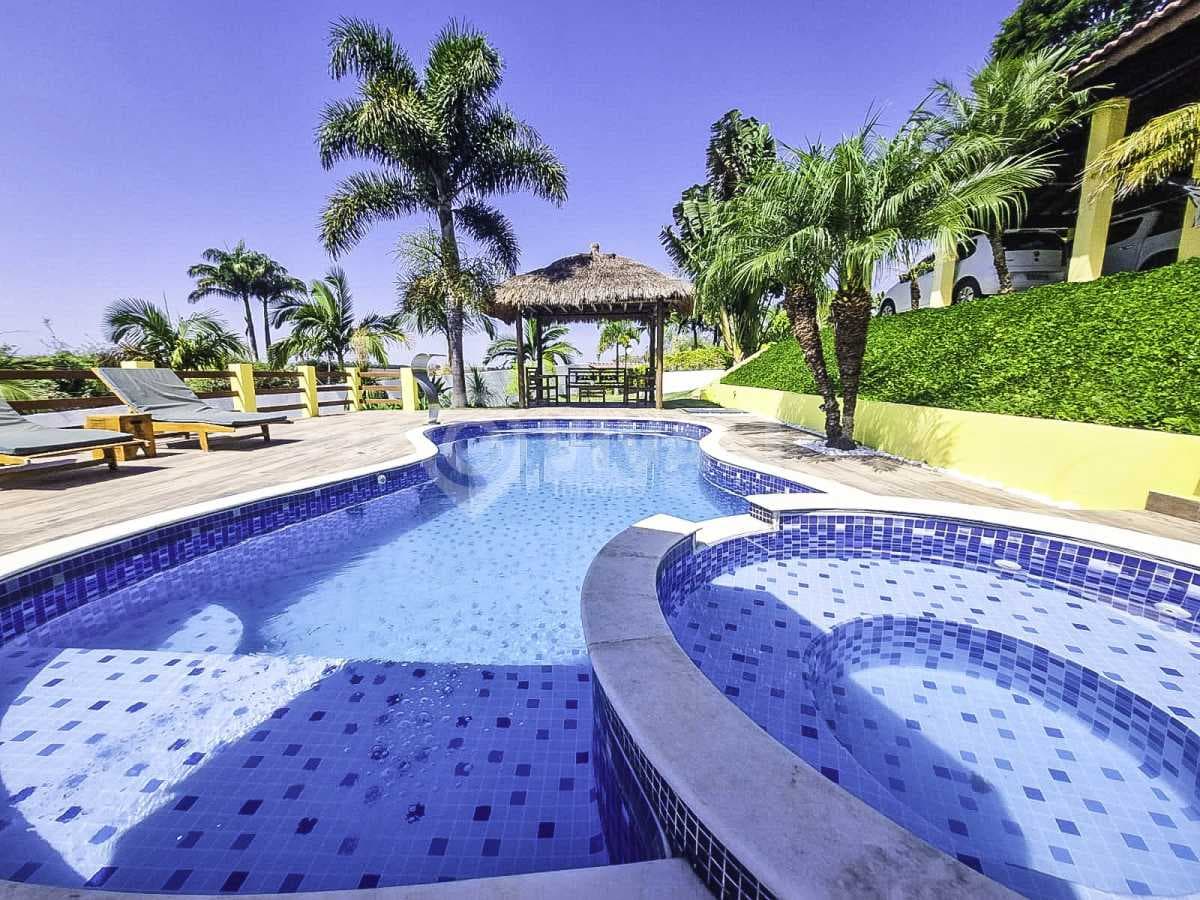 Casa de rua com 1 suíte no Jardim Leonor
