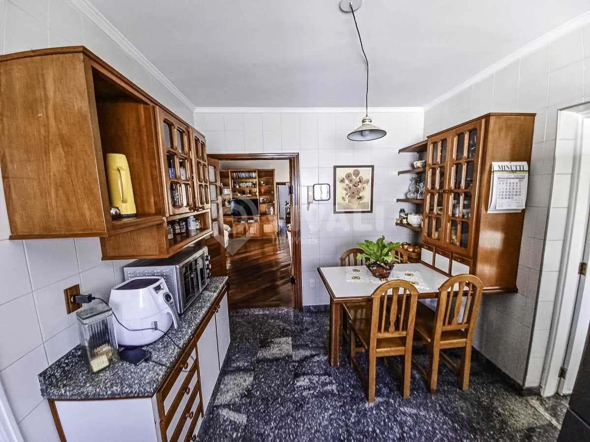 Casa de rua com 2 suítes no Jardim São José