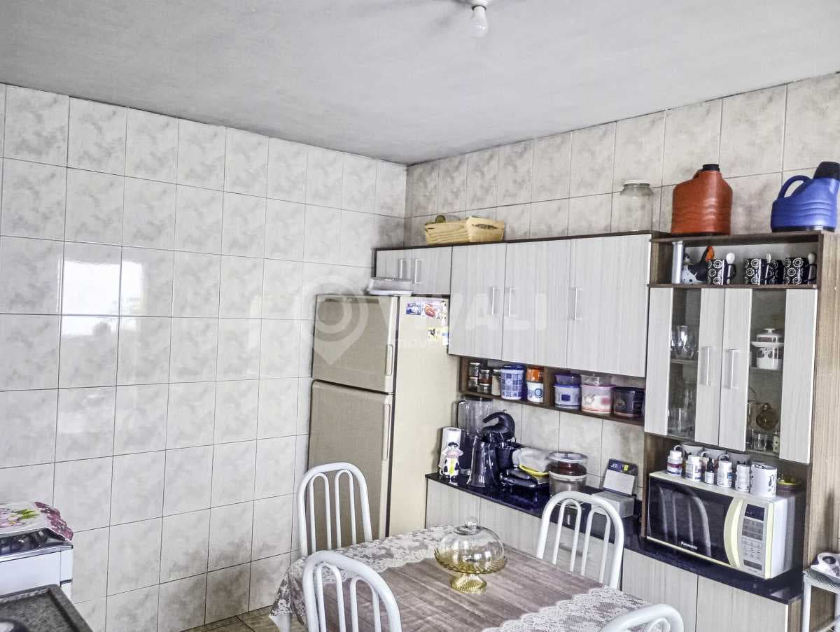 Casa de rua com 2 quartos no Jardim Ipê