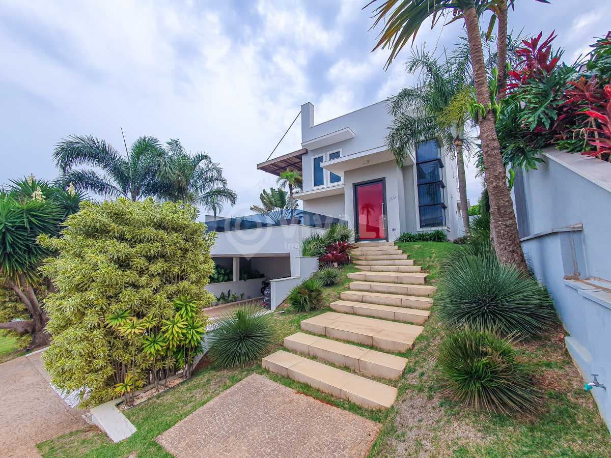 Casa em Condomínio com 3 suítes no Reserva Santa Rosa