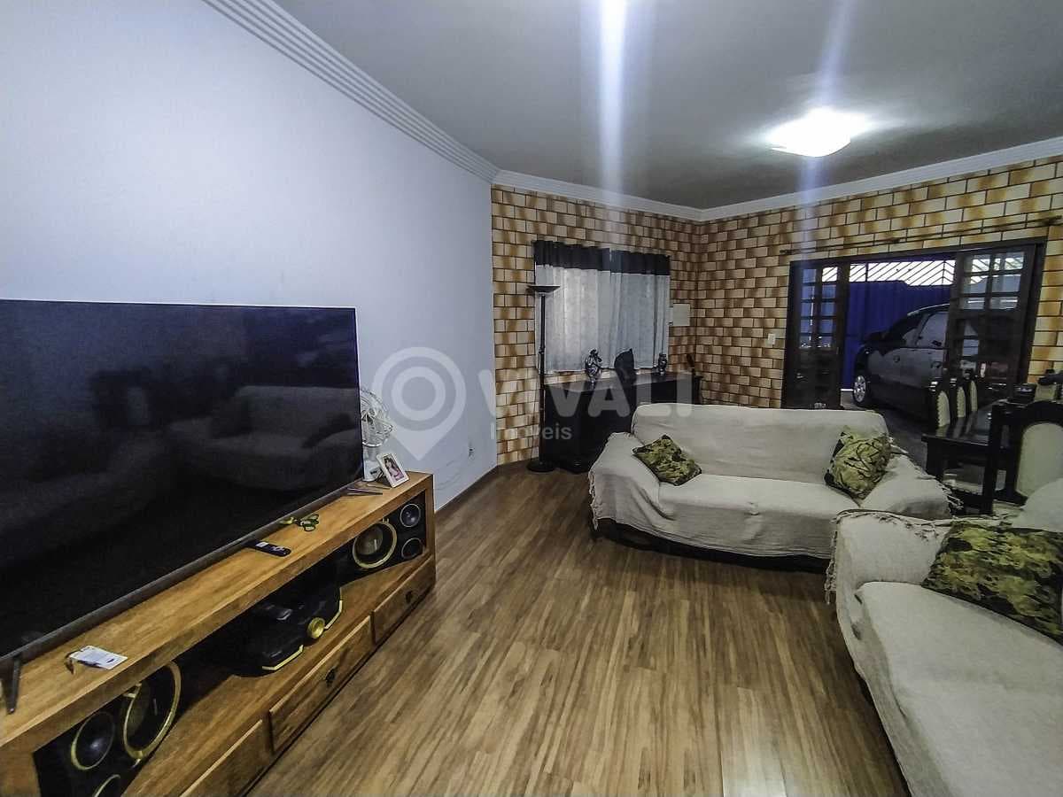 Casa de rua com 1 suíte no Vila Cruzeiro