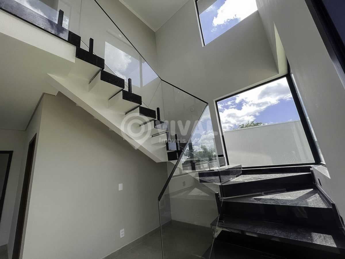 Casa em Condomínio com 3 suítes no Reserva Santa Rosa