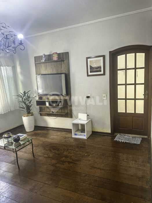 Casa de rua com 1 suíte no Centro