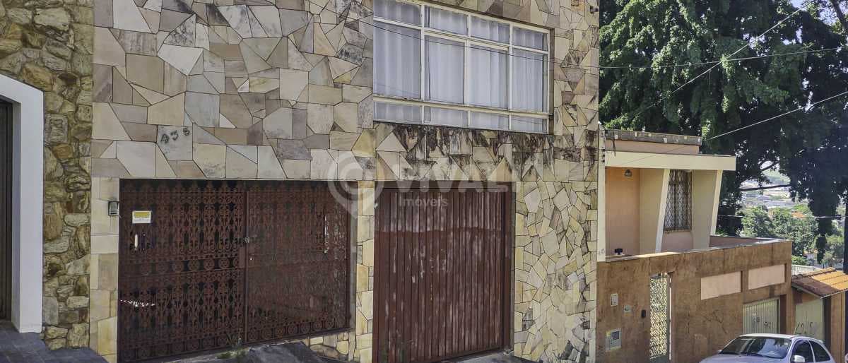 Casa de rua com 3 quartos no Centro