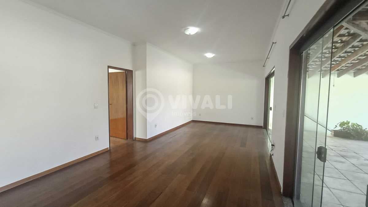 Casa de rua com 1 suíte no Nova Itatiba