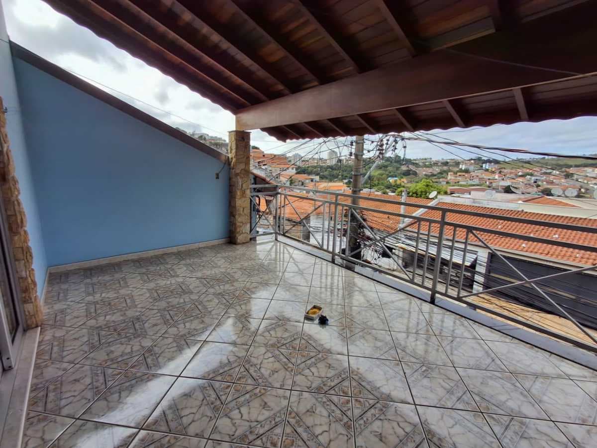 Casa de rua com 1 suíte no Jardim das Nações