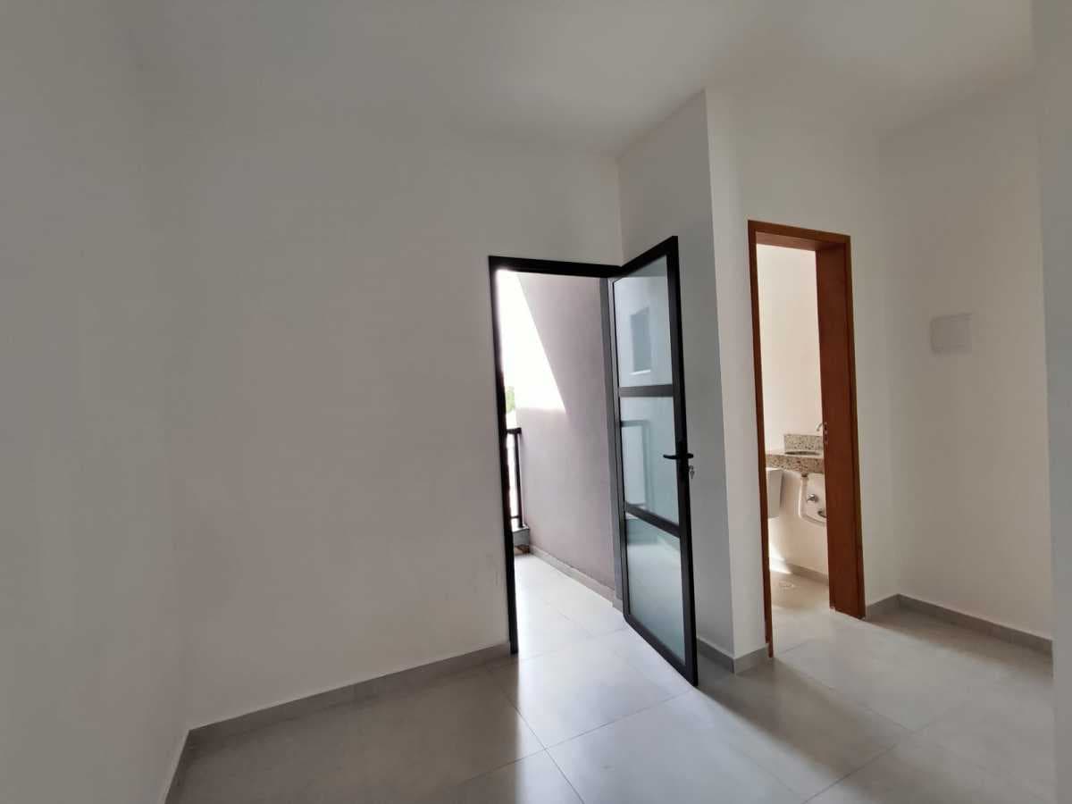 Casa de rua com 2 suítes no Vila Santa Terezinha — foto 3
