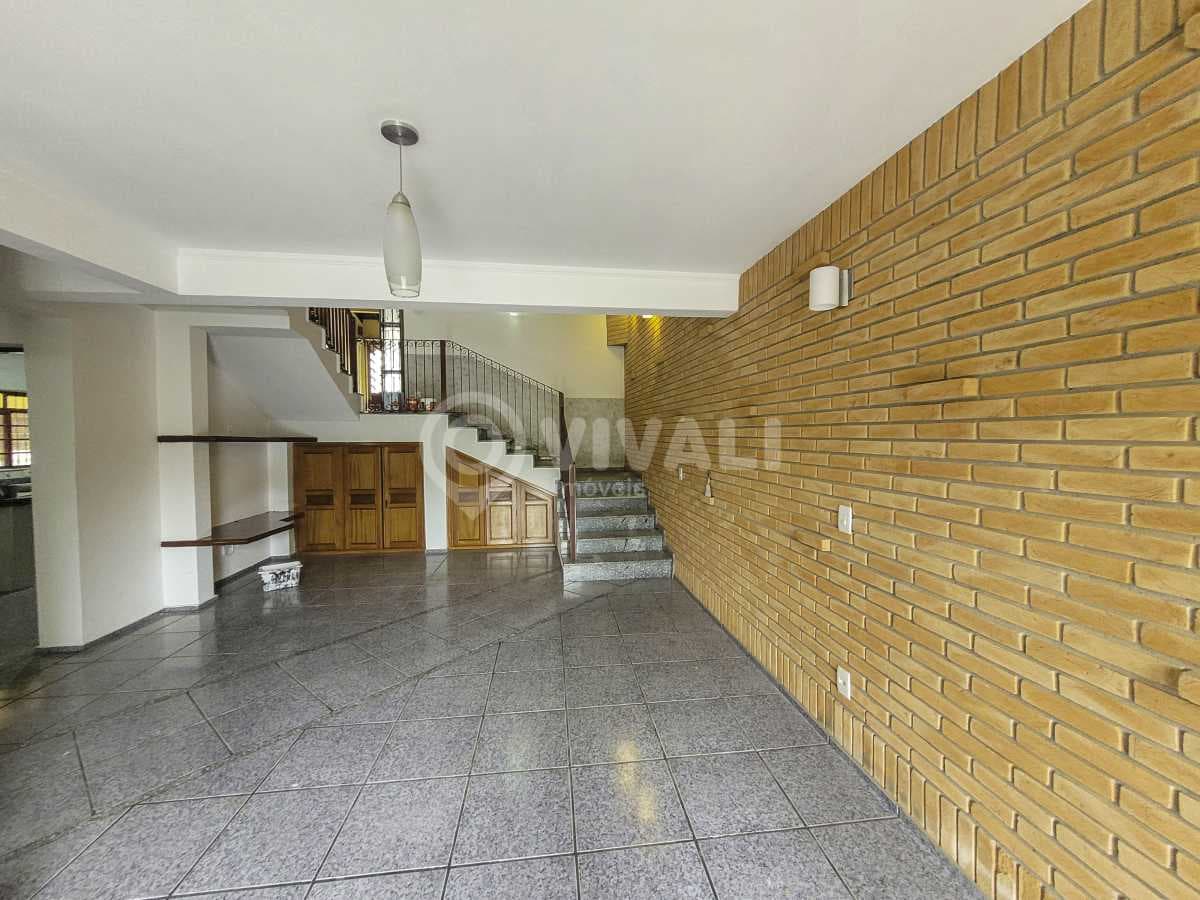 Casa de rua com 1 suíte no Vila Brasileira
