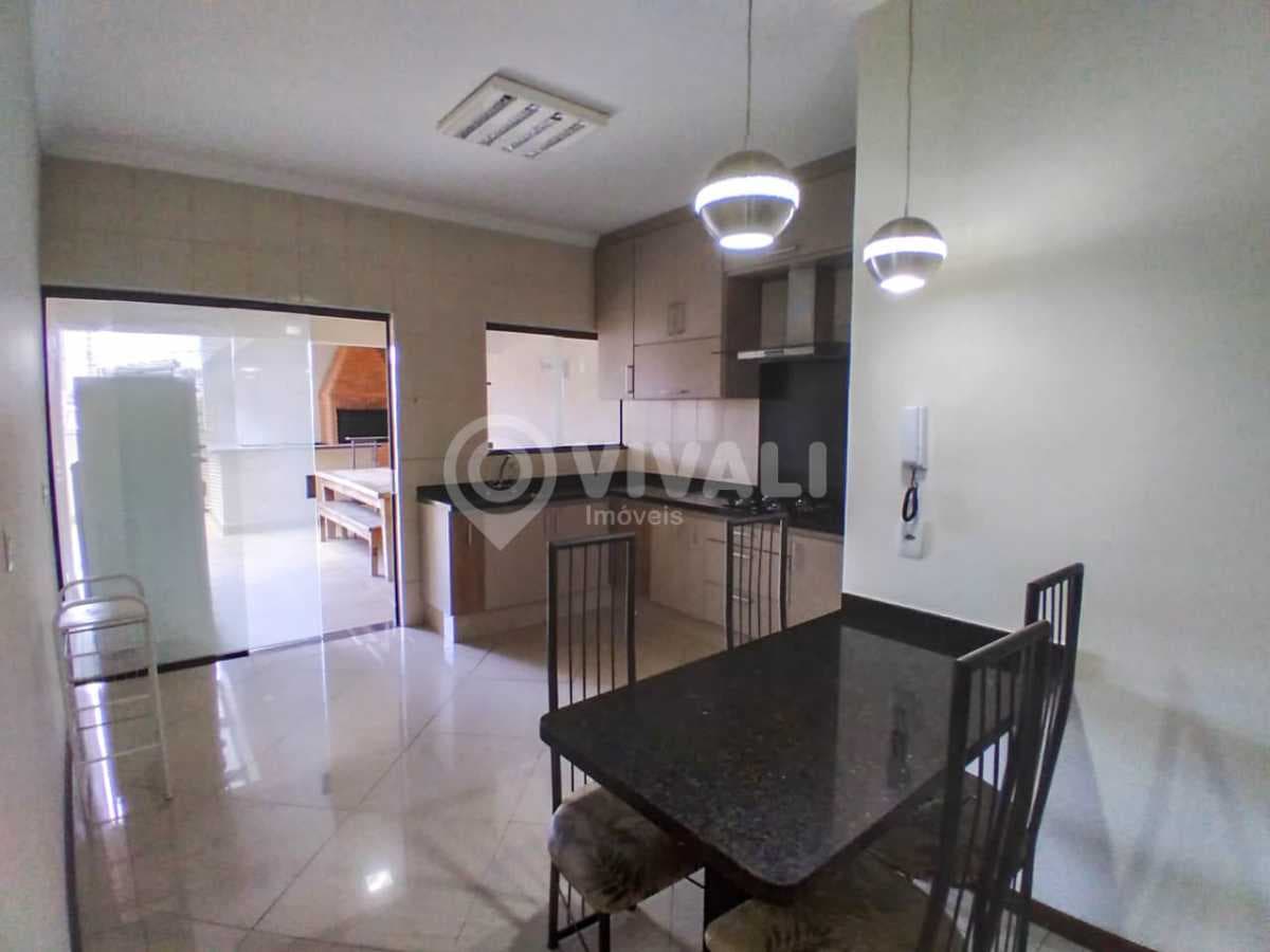 Casa de rua com 1 suíte no Centro — foto 2