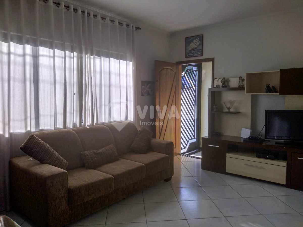 Casa de rua com 1 suíte no Jardim São José