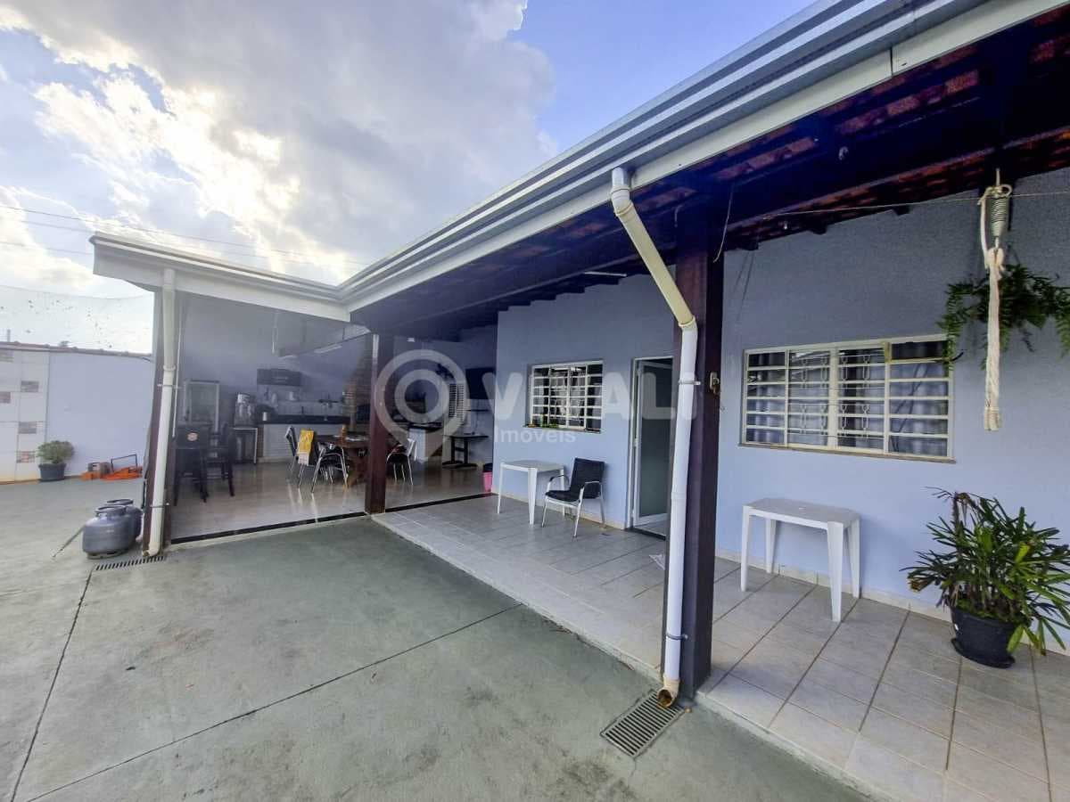 Casa de rua com 1 suíte no Jardim Leonor — foto 2