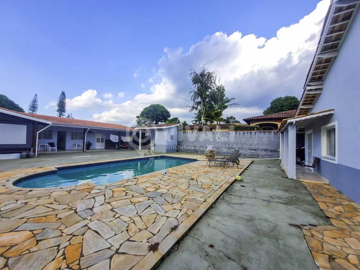 Casa de rua com 1 suíte no Jardim Leonor