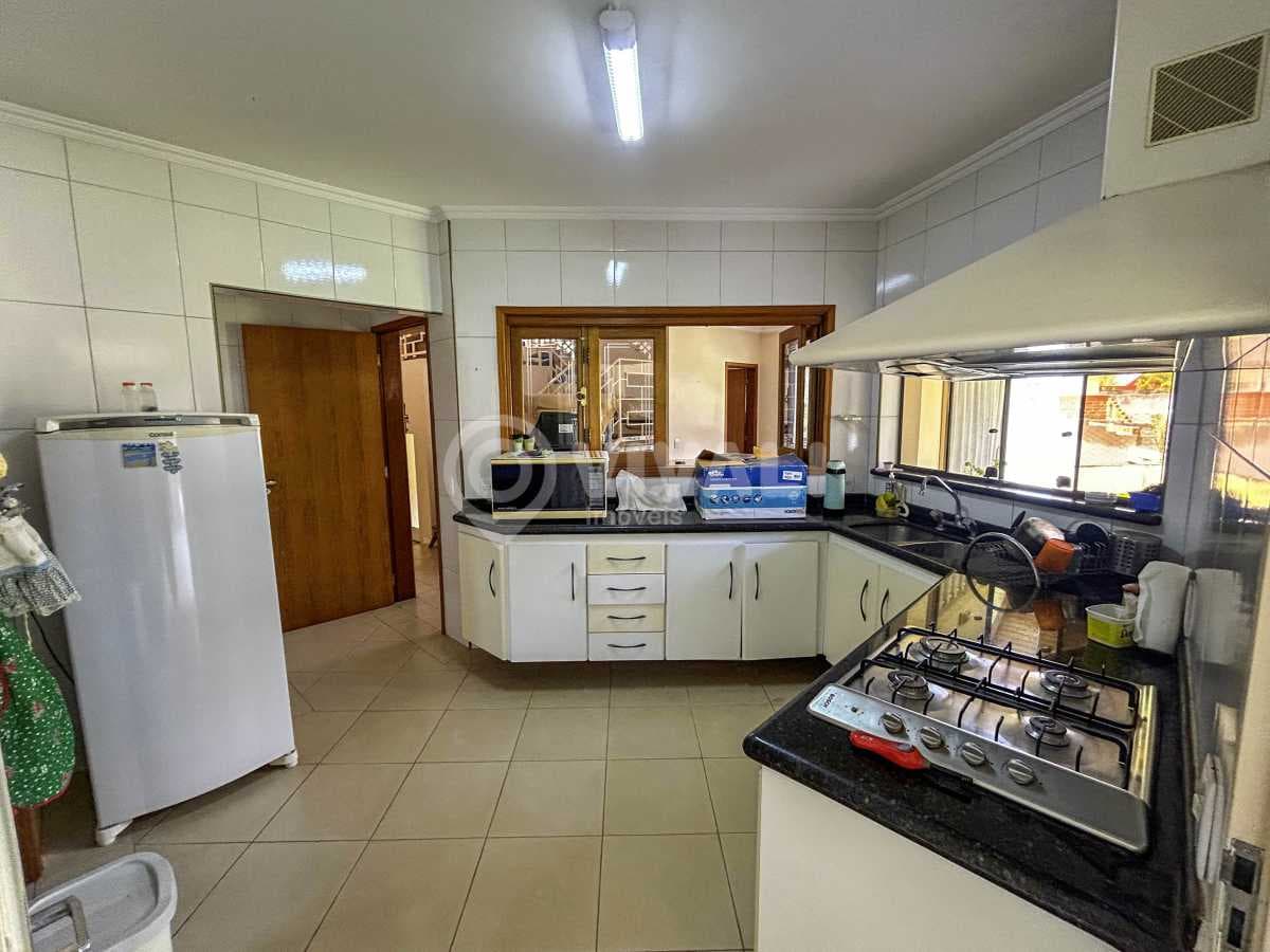 Casa em Condomínio com 3 suítes no Jardim Santa Rosa — foto 2