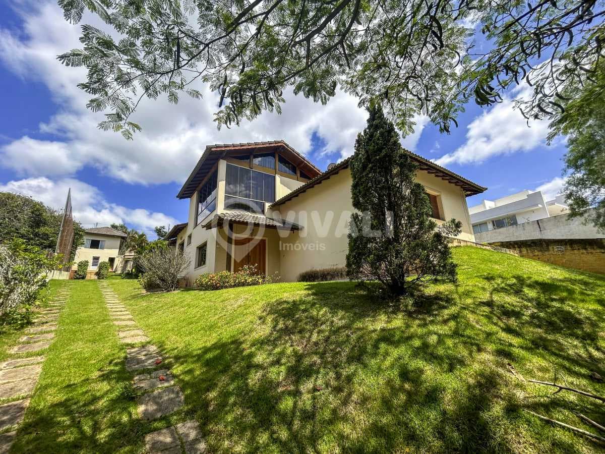 Casa em Condomínio com 3 suítes no Jardim Santa Rosa