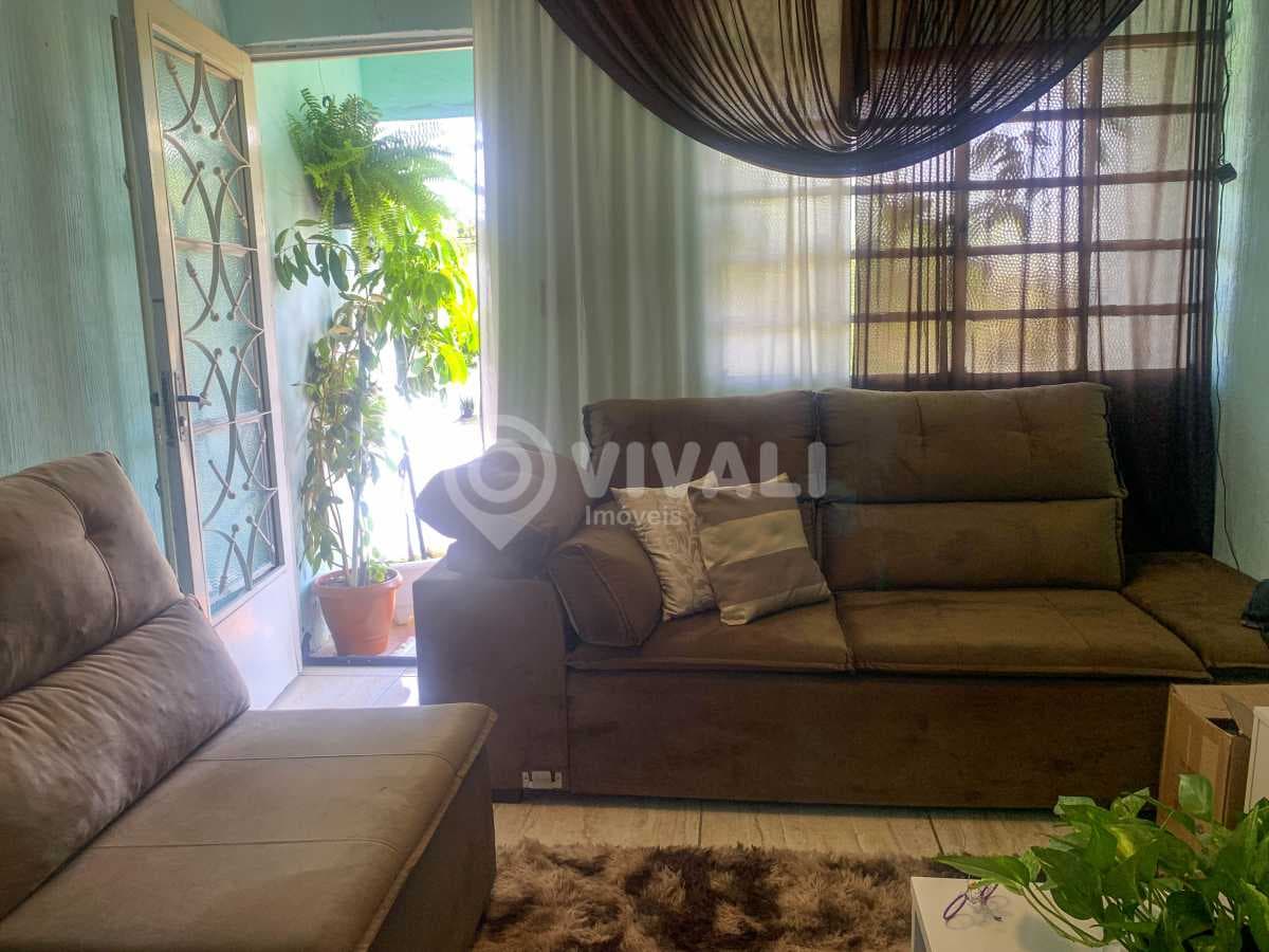 Casa de rua com 1 suíte no Jardim México