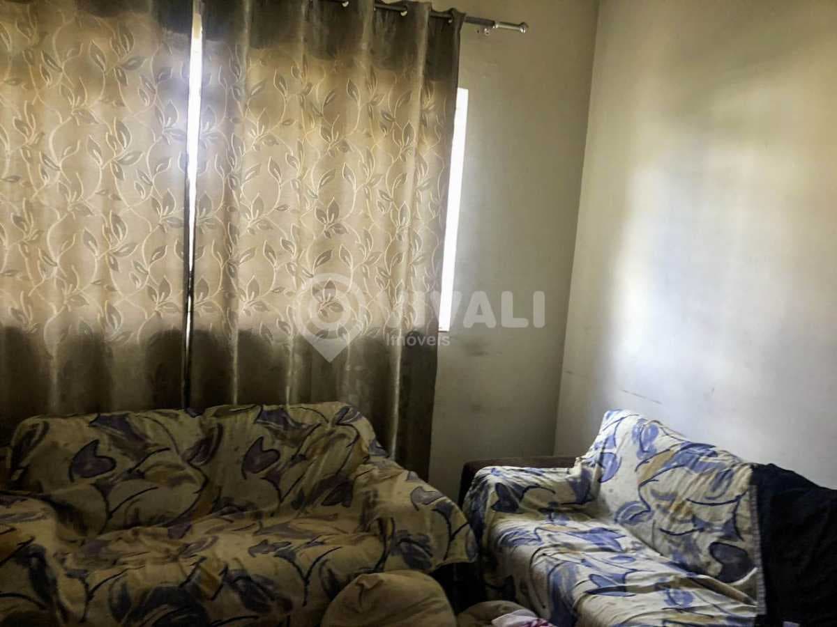Casa com 3 quartos no Vila Santa Luzia — foto 3