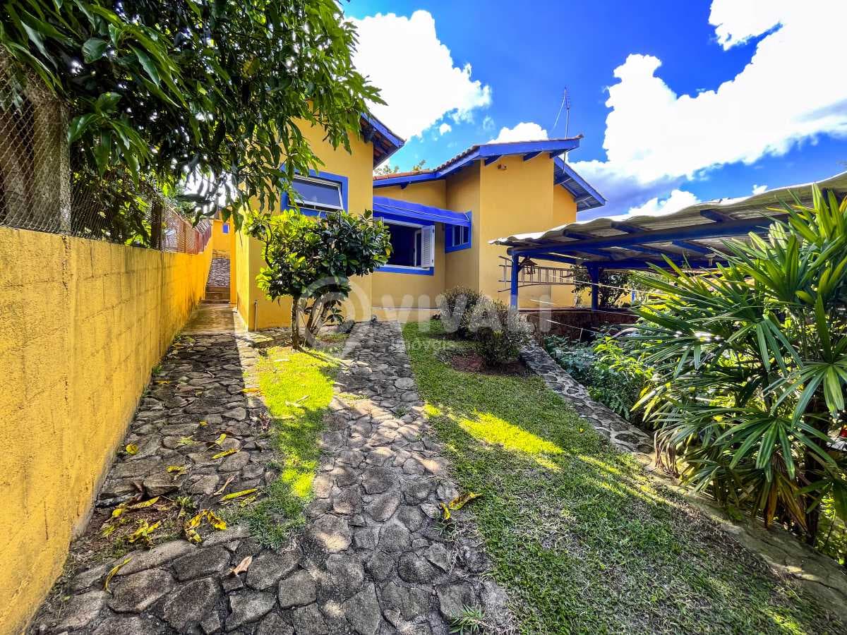 Casa de rua com 2 suítes no Jardim Leonor — foto 2