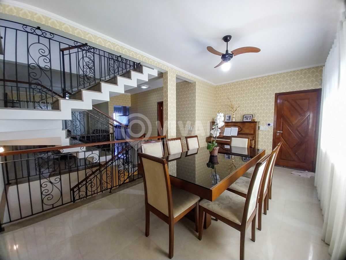 Casa de rua com 1 suíte no Jardim Coronel Peroba