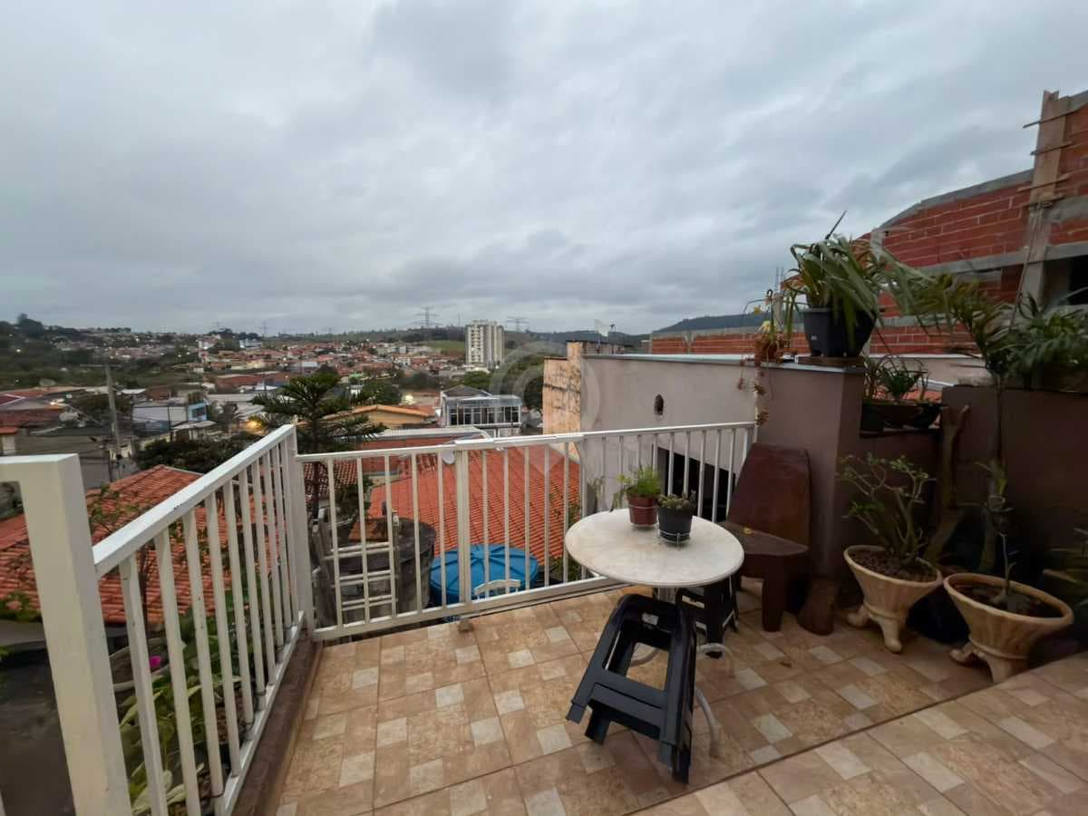Casa de rua com 4 quartos no Jardim das Nações