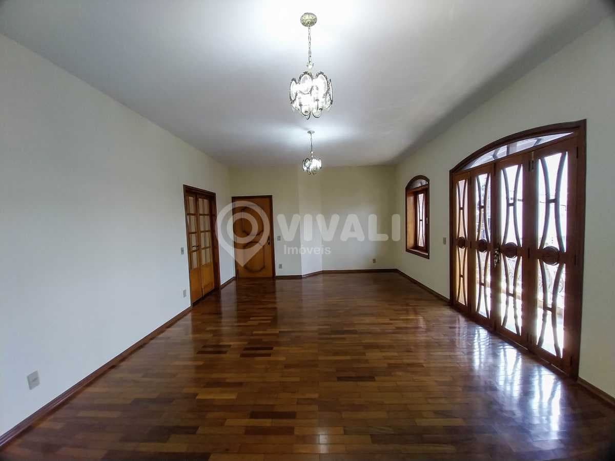 Casa de rua com 1 suíte no Vila Bela Vista