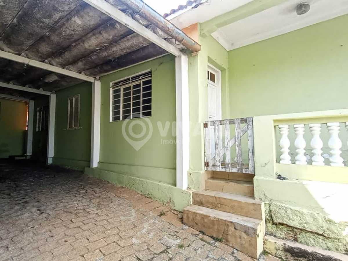 Casa de rua com 2 quartos no Centro