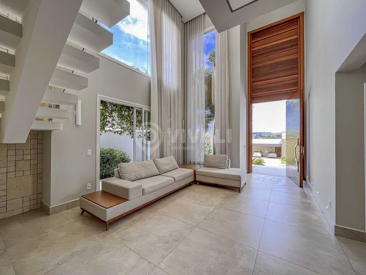 Casa em Condomínio com 4 suítes no Reserva Santa Rosa